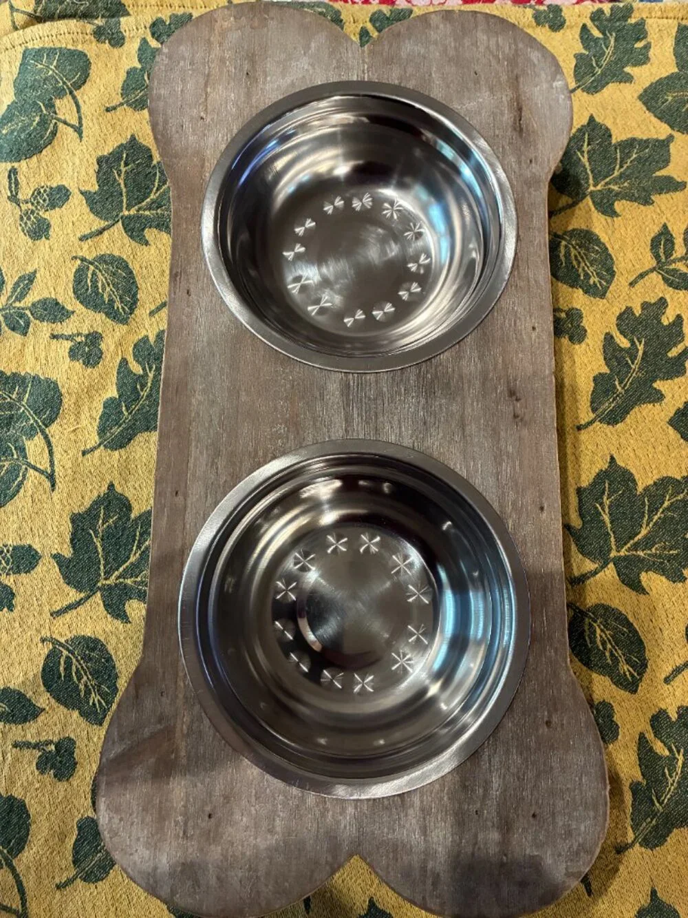 Food bowls in wooden bone-shaped stand. NWT